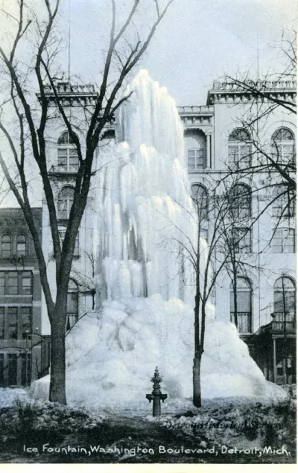 Postcard - Ice Fountain, Washington Boulevard, Detroit, Mich.