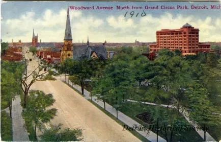 Postcard - Woodward Avenue, North from Grand Circus Park, Detroit Mich.