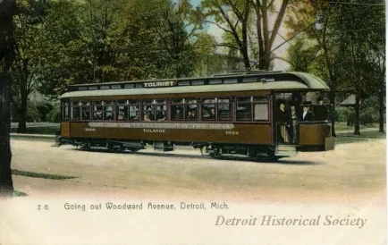 Postcard - Going out Woodward Avenue, Detroit, Mich.