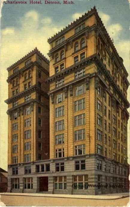 Postcard - Charlevoix Hotel, Detroit, Mich.