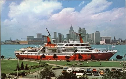 Postcard - MV Lowell Thomas World Discoverer, Cruising the Great Lakes - MV Lowell Thomas World Discoverer