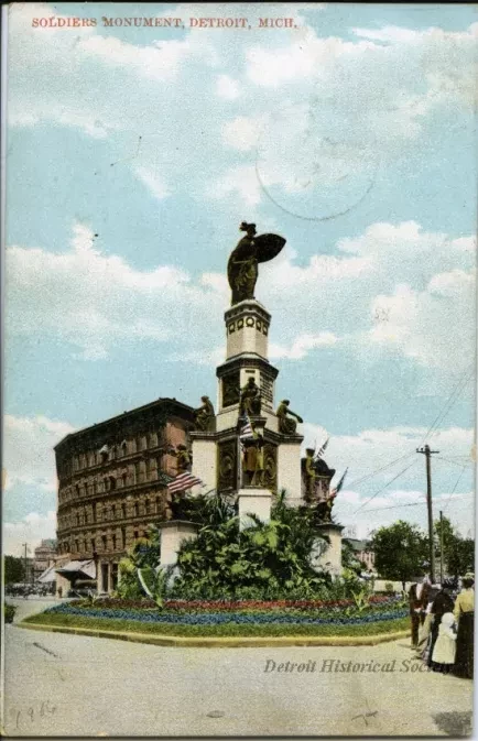 Postcard - Soldiers Monument, Detroit, Mich.