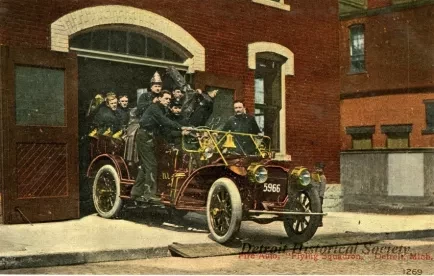 Postcard - Fire Auto, "Flying Squadron," Detroit, Mich