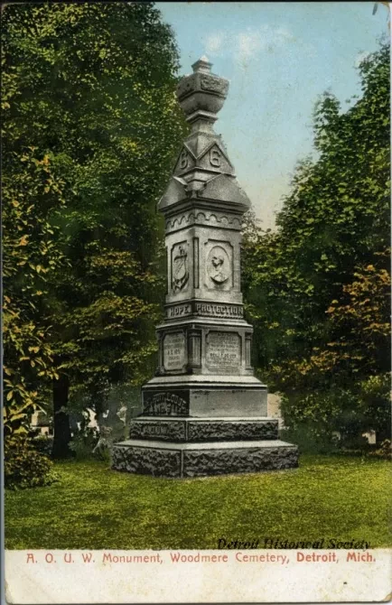 Postcard - A.O.U.W. Monument, Woodmere Cemetery, Detroit, Mich.