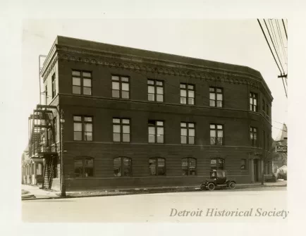 Binder, Post - Appraisal of Buildings for Michigan Bell Telephone Co. 
by Albert Kahn, Inc.