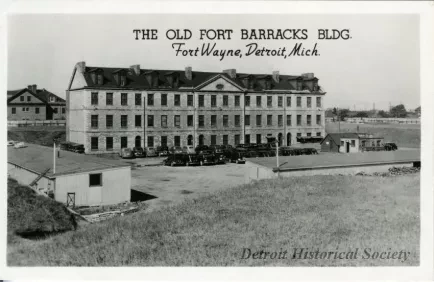 Postcard - The Old Fort Barracks Bldg. Fort Wayne, Detroit, Mich.