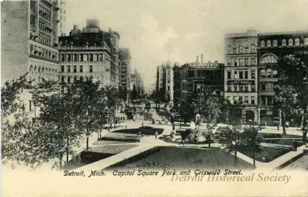 Postcard - Detroit, Mich. Capitol Square Park and Griswold Street.