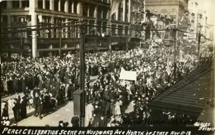 Postcard - Peace Celebration Scene on Woodward Ave North of State, Nov 11-18
