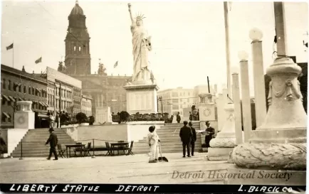 Postcard - Liberty Statue, Detroit - Liberty Statue, Detroit