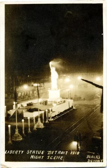 Postcard - Liberty Statue Detroit 1918, Night Scene - Liberty Statue, Detroit 1918