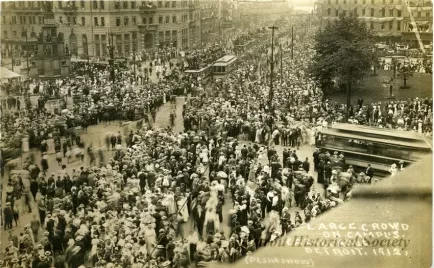 Postcard - Large Crowd on Campus, Cadillaque [sic]. Detroit, 1912.