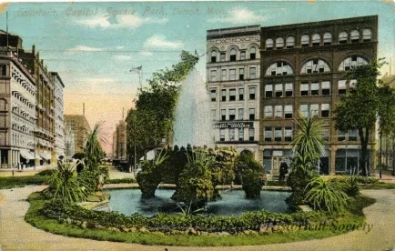 Postcard - Fountain, Capitol Square Park, Detroit, Mich.