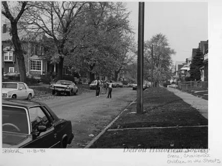 Print, Photographic - E. Detroit, 11:30, Chene, Charlevoix, Children in the Streets