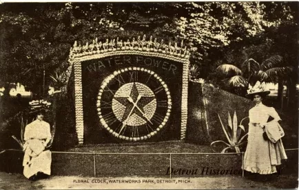 Postcard - Floral Clock, Waterworks Park, Detroit, Mich.