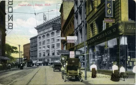 Postcard - Gratiot Ave., Detroit, Mich.
