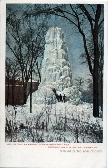 Postcard - Ice Fountain, Washington Boulevard, Detroit, Mich.
