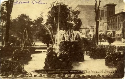 Postcard - Fountain, Washington Boulevard, Detroit Mich.