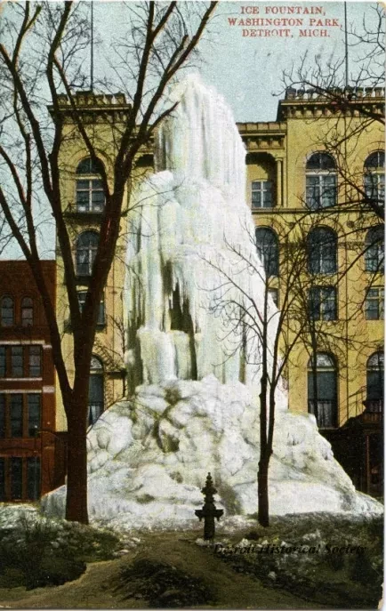 Postcard - Ice Fountain, Washington Park, Detroit, Mich.