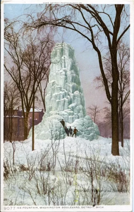 Postcard - Ice Fountain, Washington Boulevard, Detroit, Mich.