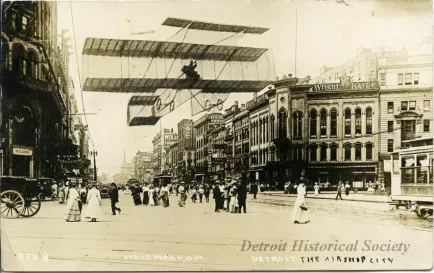 Postcard - Woodward, Ave. Detroit The Airship City.