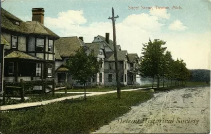 Postcard - Street Scene, Trenton, Mich.