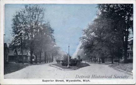 Postcard - Superior Street, Wyandotte, Mich.