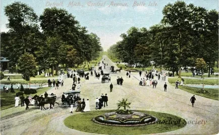 Postcard - Detroit, Mich., Central Avenue, Belle Isle