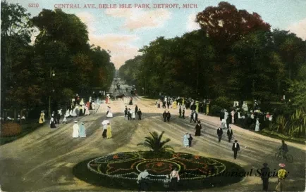 Postcard - Central Avenue, Belle Isle Park, Detroit, Mich.