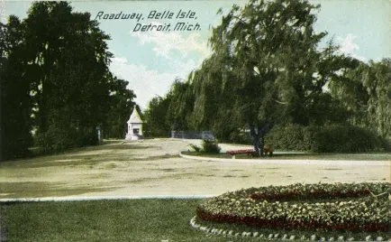 Postcard - Roadway, Belle Isle, Detroit, Mich.
