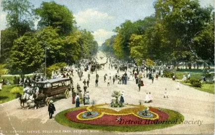 Postcard - Central Avenue, Belle Isle Park, Detroit, Mich.
