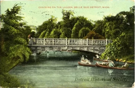 Postcard - Canoeing on the Lagoon, Belle Isle, Detroit, Mich.