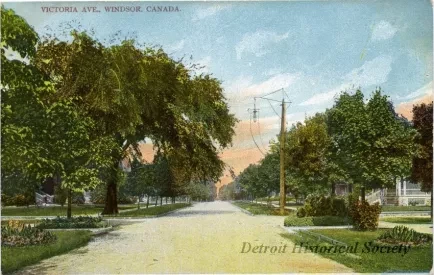Postcard - Victoria Ave., Windsor, Canada.