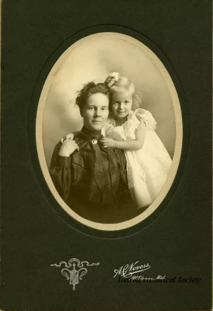 Photograph, Cabinet