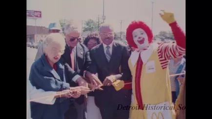 Film, Motion Picture - Powe -Maco
Bronson Gentry (Weed Work)
"Neighborhood" Rolls 4-6
1- Original & Workprint
"Free Concert" -Pam's Band
Balloons/Smiling Faces/Partying
Good People Shots/Pam's Band
Snd Efx - Balloon Inflation
Home Fix Up - Maco
C