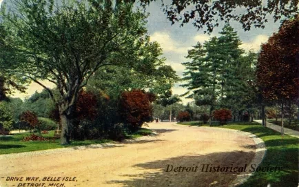 Postcard - Drive Way, Belle Isle, Detroit, Mich.