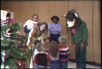 U-Matic - Noel Night B-Roll
Santa and Christmas Tree Decorations at Cultural Center
Children
Art Card & Music
Dec. 1981, 18 min.