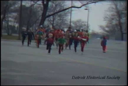 U-Matic - New Year's Eve Run
00:12:24 - 9:55:00

B Roll

Opening Shots on Belle Isle
Rest of the roll blank