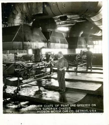 Stereoview - The Earlier Coats Of Paint Are Sprayed On The Hudson Super-Six Chassis, Hudson Motor Car Co, Detroit, USA