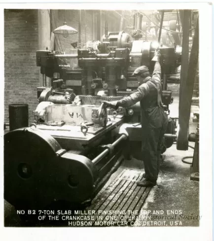 Stereograph - 7-Ton Slab Miller Finishing The Top And Ends Of The Crankcase In One Operation, Hudson Motor Car Co, Detroit, USA
