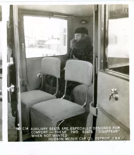 Stereograph - Toilet Cases Are Fitted With Glass Bottles With Silver Tops - Smokers' Sets With Automatic Lighters Are Provided, Hudson Motor Car Co, Detroit, USA