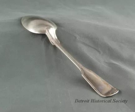 Spoon, Eating