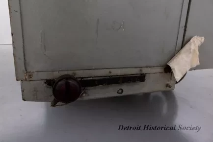 Trailer, Camping - 1929 Covered Wagon Trailer Co. camper - Dhs_1956_373_001_arceye_user_011