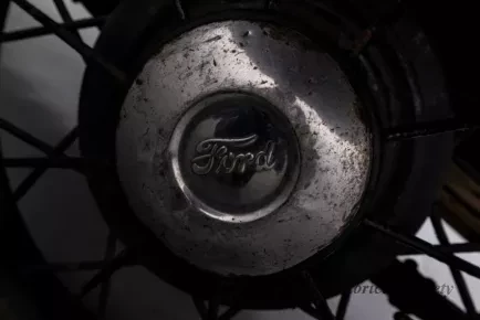 Trailer, Camping - 1929 Covered Wagon Trailer Co. camper - Dhs_1956_373_001_arceye_user_009