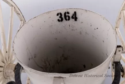 Cart, Push - 1976.092.001 Dpw Push Cart_arceye_user_003-2