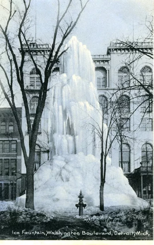 Postcard - Ice Fountain, Washington Boulevard, Detroit, Mich.