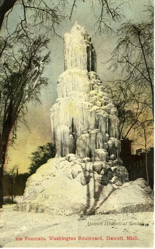 Postcard - Ice Fountain, Washington Blvd, Detroit, Mich.