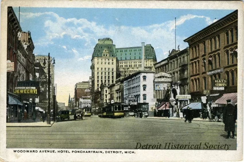 Postcard - Woodward Avenue, Hotel Pontchartrain, Detroit, Mich.