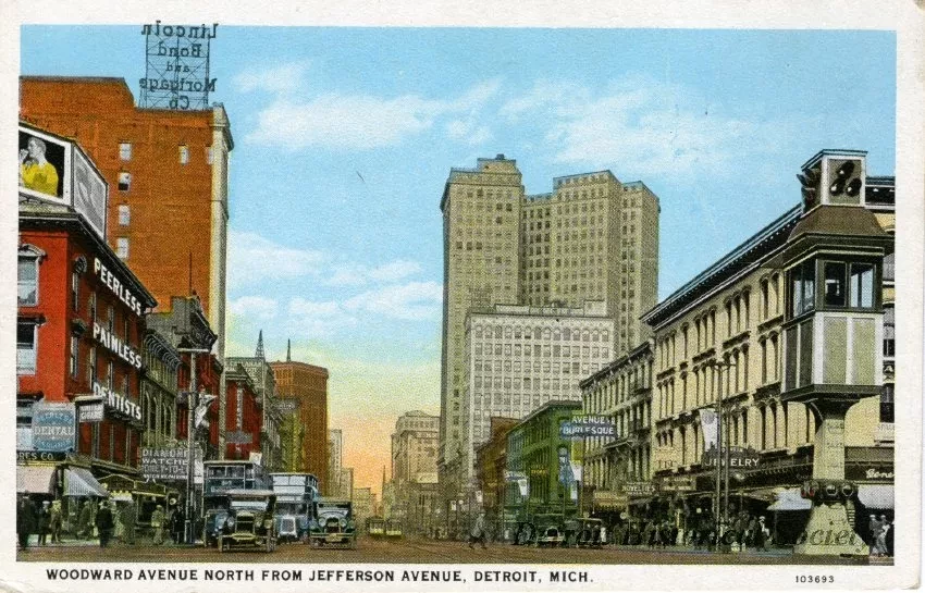 Postcard - Woodward Avenue North From Jefferson Avenue, Detroit, Mich.