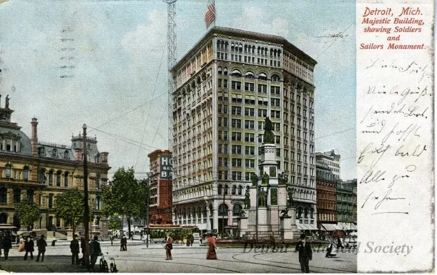 Postcard - Detroit, Mich., Majestic Building, Showing Soldiers and Sailors Monument