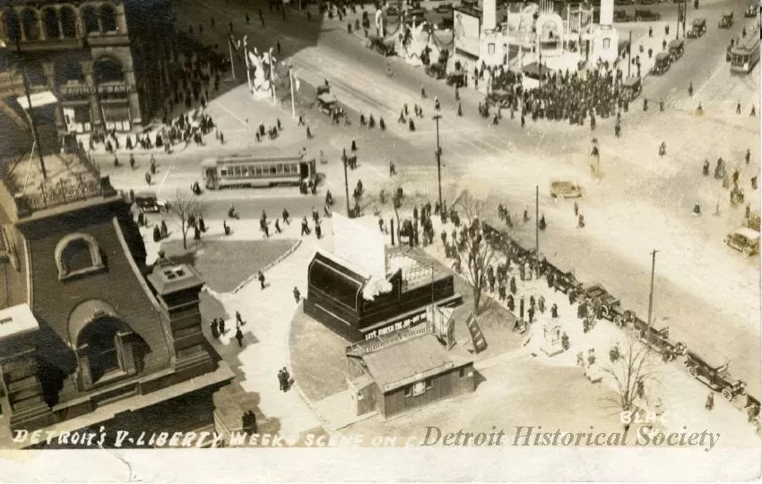 Postcard - Detroit's V-Liberty Week Scene on Campus Martius